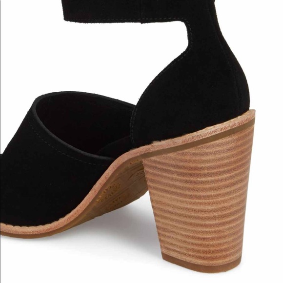 NWT Ugg Sandals - Picture 7 of 7